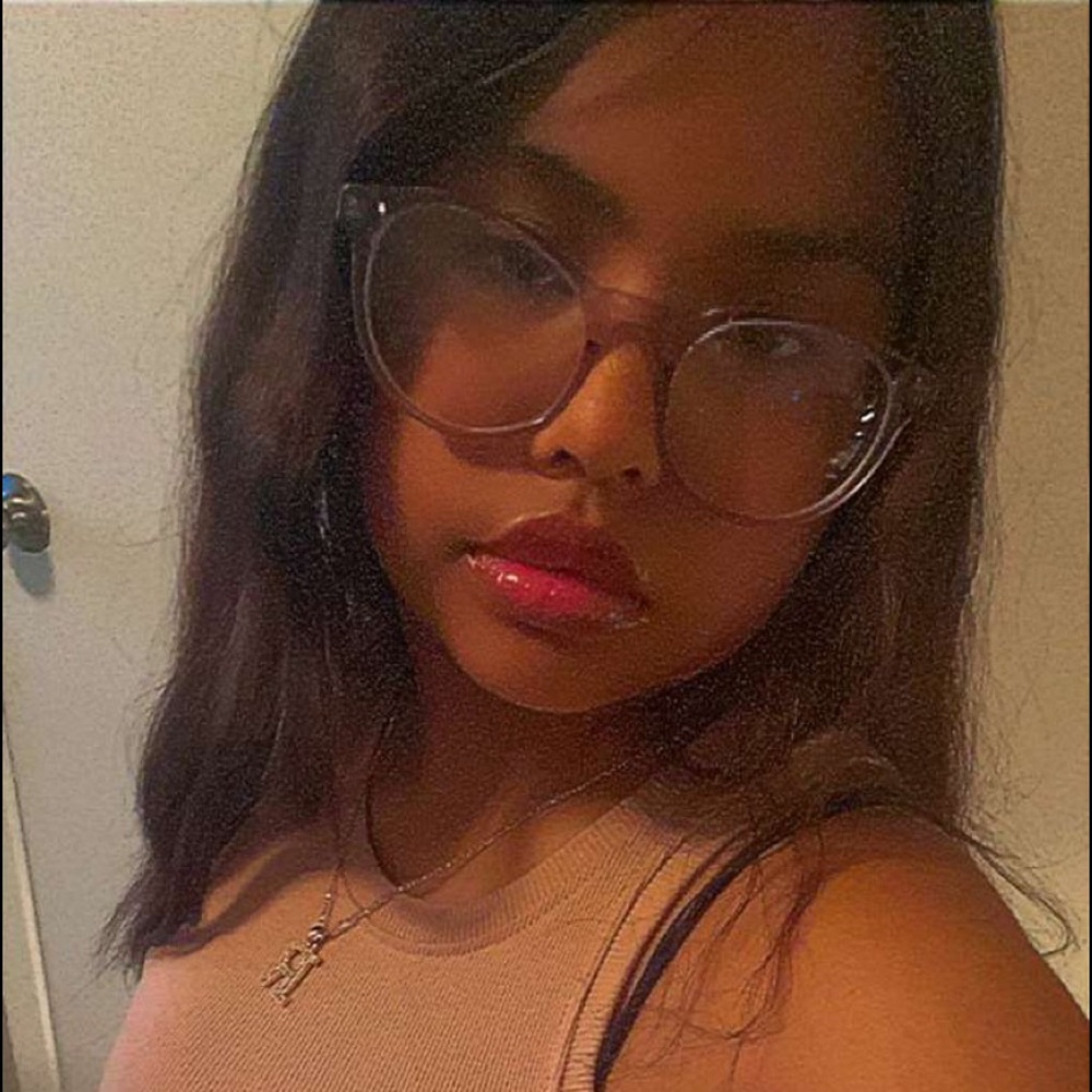 Meet your Posher, Raegan